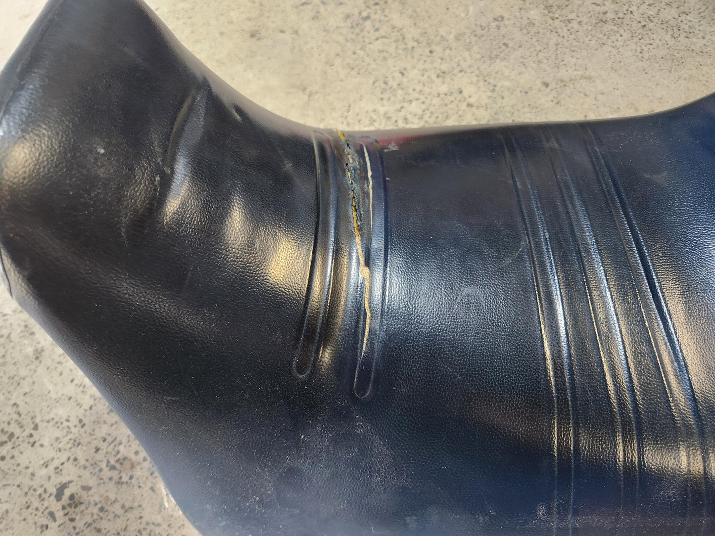 1983 Suzuki RG250WD Front Seat – Needs Recovering