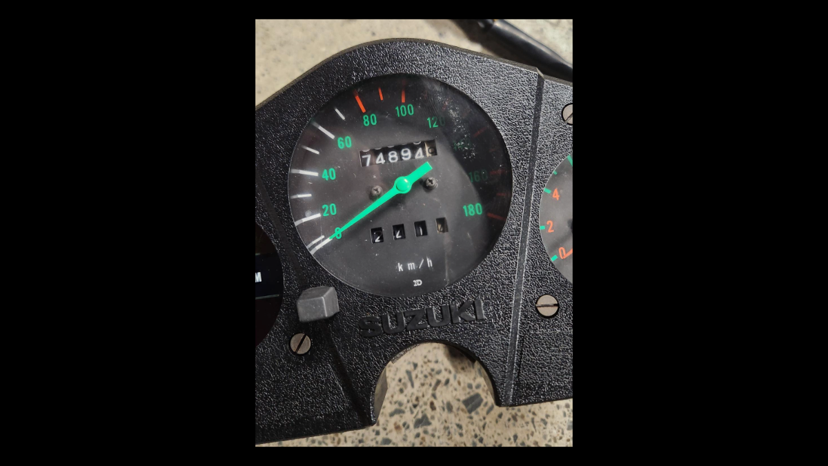 1984 Suzuki Katana GSX750S3 Dash Cluster – Excellent Condition | 74,894 km