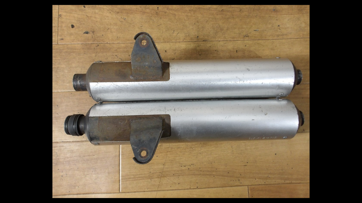 Suzuki RG250γ Gamma GJ21A Genuine Left & Right Muffler Silencers – OEM Used