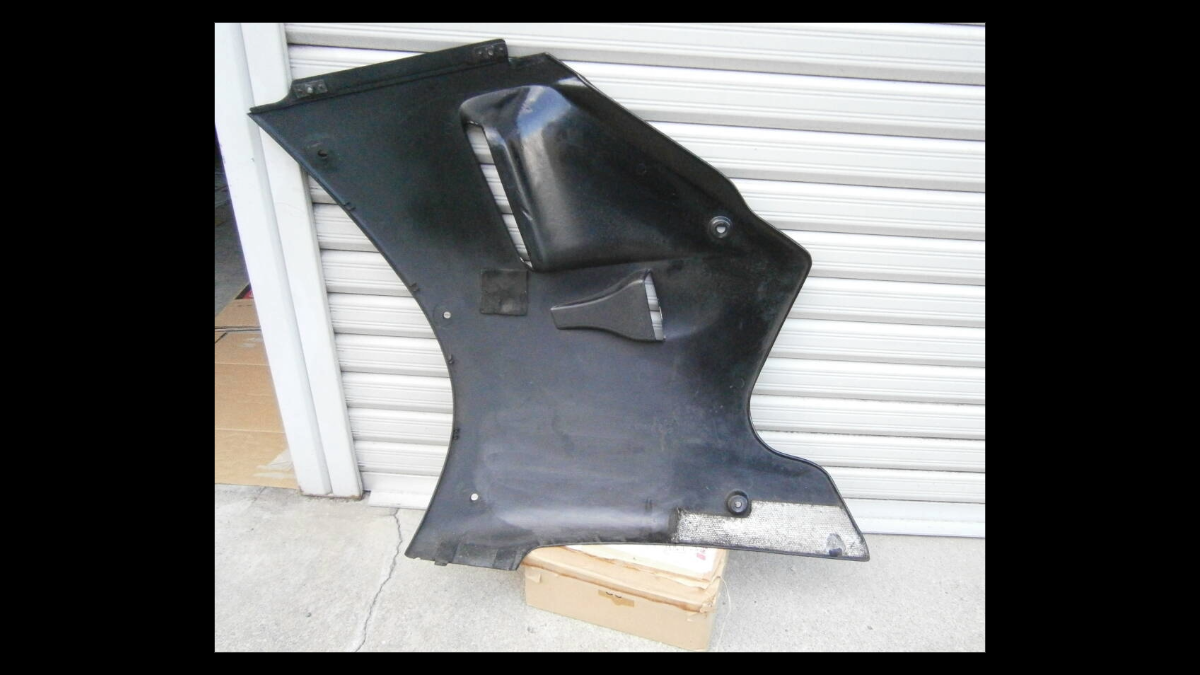 Genuine Suzuki RGV250 Gamma Front Right Under Cowl Fender – VJ22A (1990)