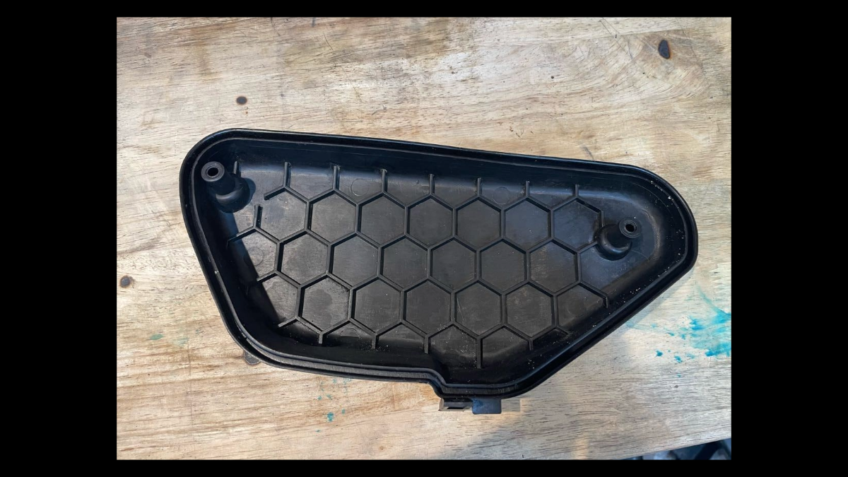Genuine Air Cleaner Box β Suzuki RG250Ξ (GJ21A) | OEM Airbox β As Pictured