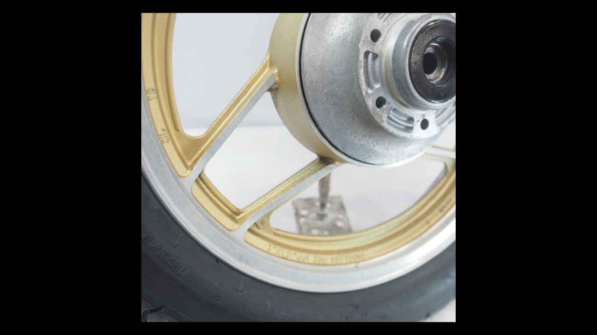 Genuine Rear Wheel โ Suzuki GSX750S Katana (S3 GR72A) | 17x2.50