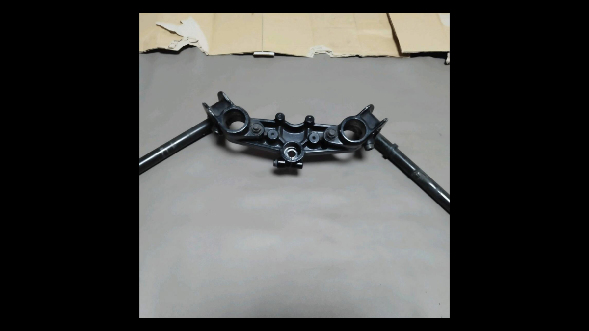 Genuine Top Bridge (Upper Triple Clamp) – Suzuki GSX750S Katana (S3 / GR72A)