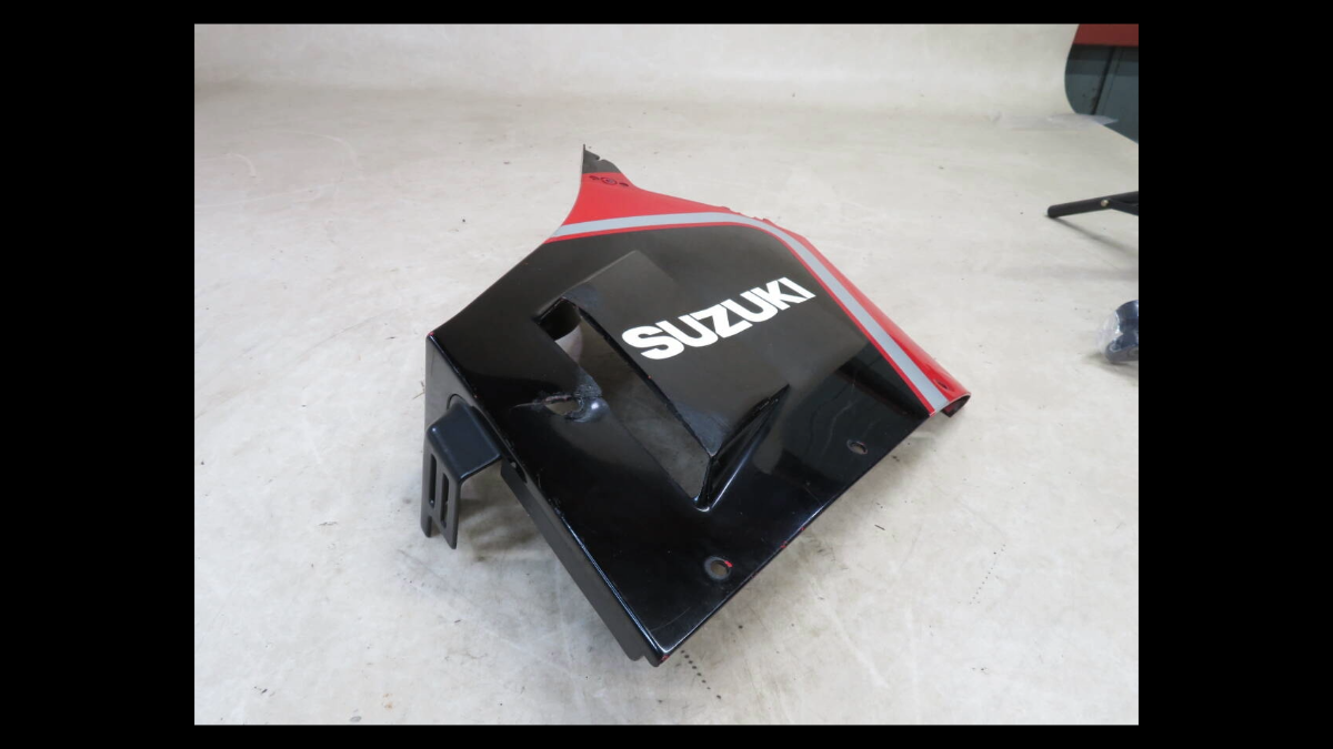 Genuine Right Side Cowl – Suzuki GSX-R1100 (GU74A) | OEM Fairing for Restoration