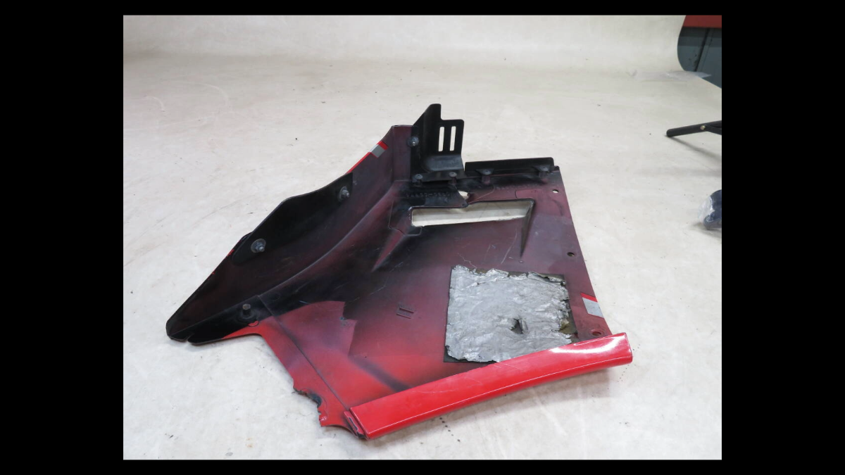 Genuine Right Side Cowl – Suzuki GSX-R1100 (GU74A) | OEM Fairing for Restoration