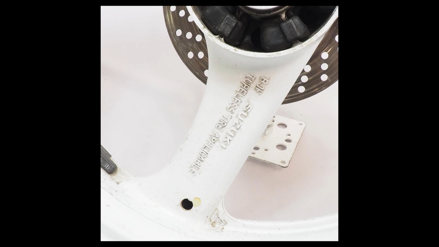 RGV250Γ VJ21A – Genuine Rear Wheel 18x4.00