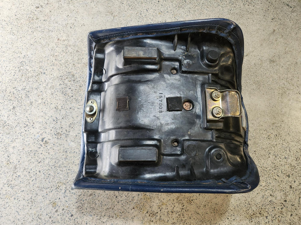 1983 Suzuki RG250WD Front Seat – Needs Recovering