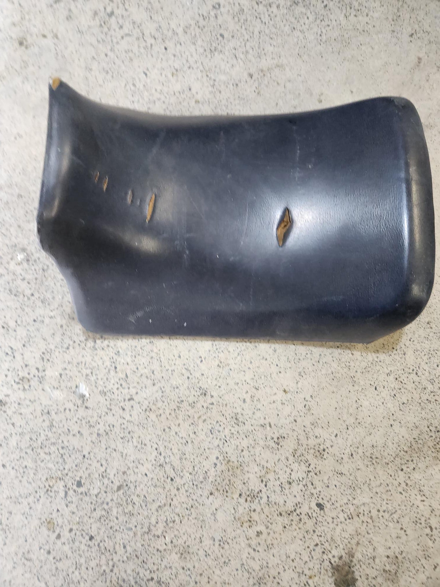 1985 Suzuki RG250FG Front Seat – Needs Recovering