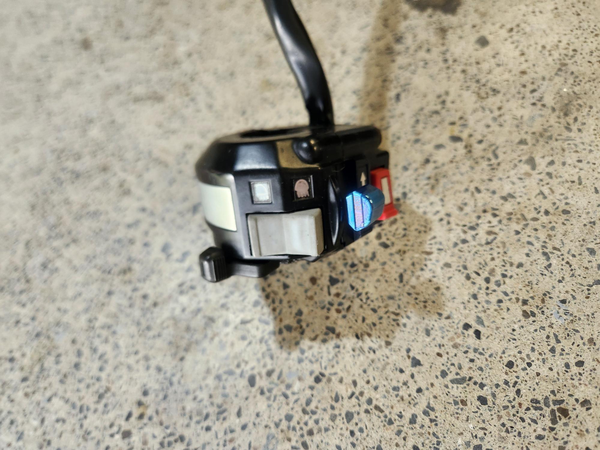 1988 Yamaha TDR250 Left-Hand Switch Block – Working Condition