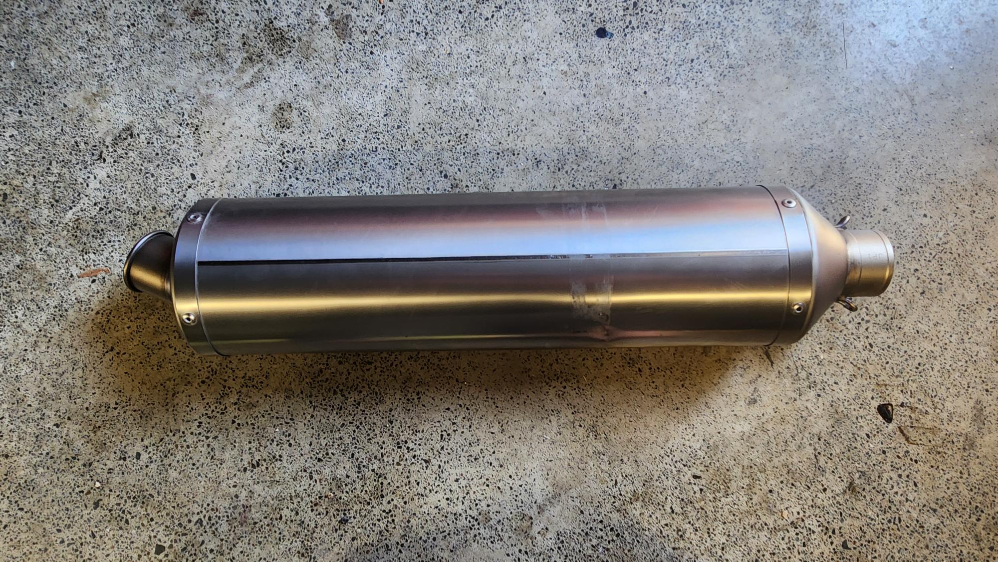 Akrapovič Titanium Slip-On Muffler for Kawasaki ZX7R – With Carbon Mount
