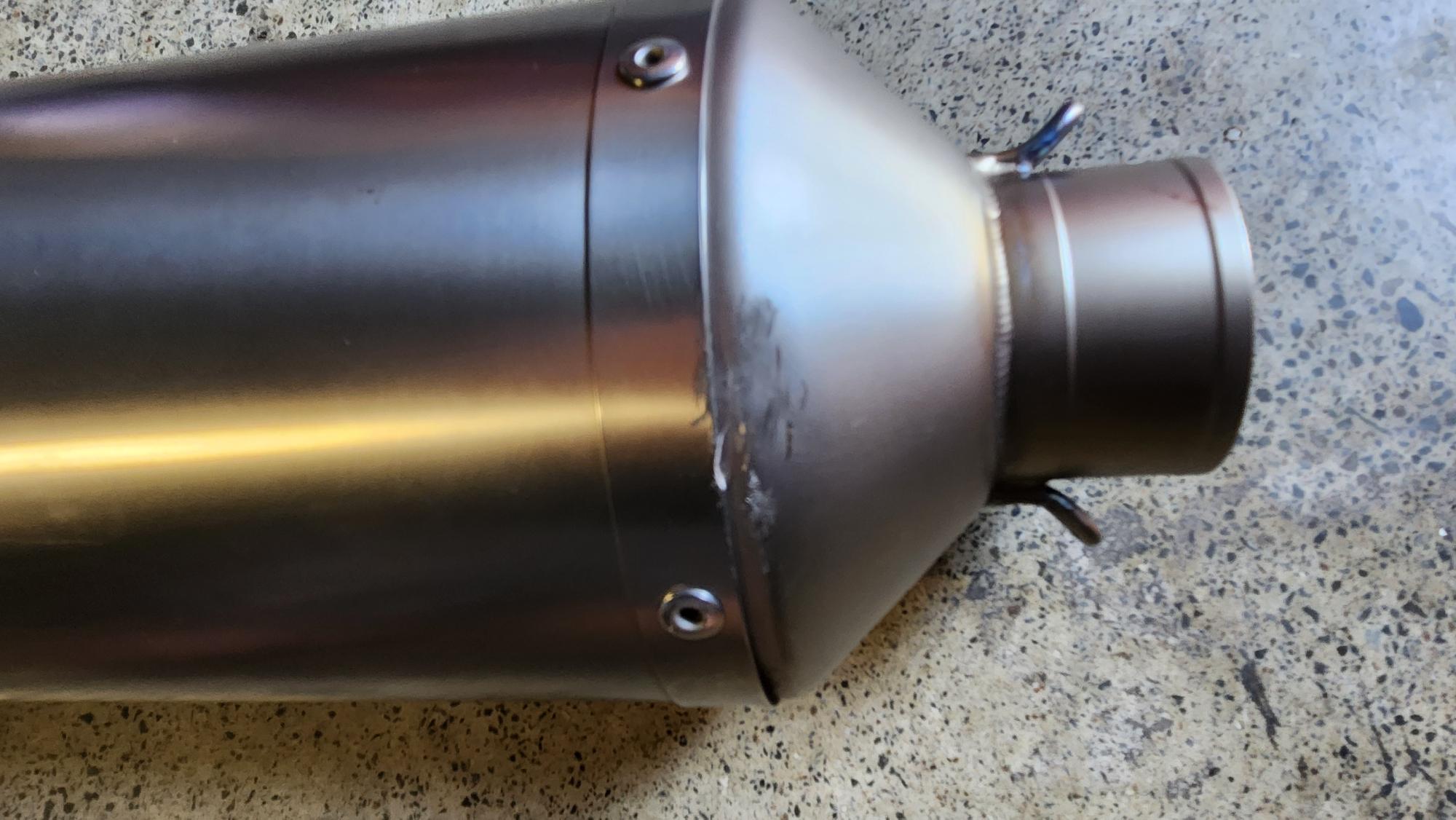 Akrapovič Titanium Slip-On Muffler for Kawasaki ZX7R – With Carbon Mount