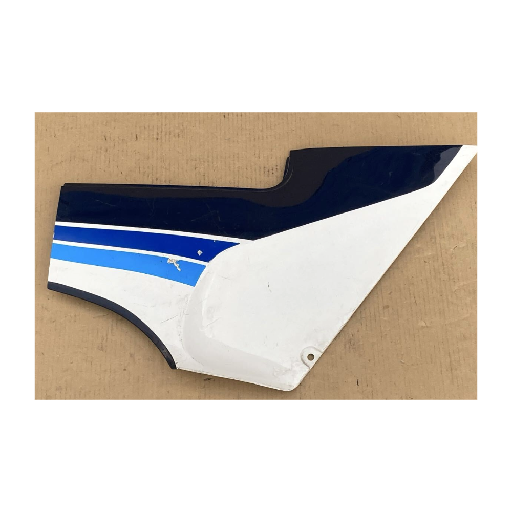 Suzuki RG250Γ GJ21B Side Cover – Right (White/Blue, 1985)