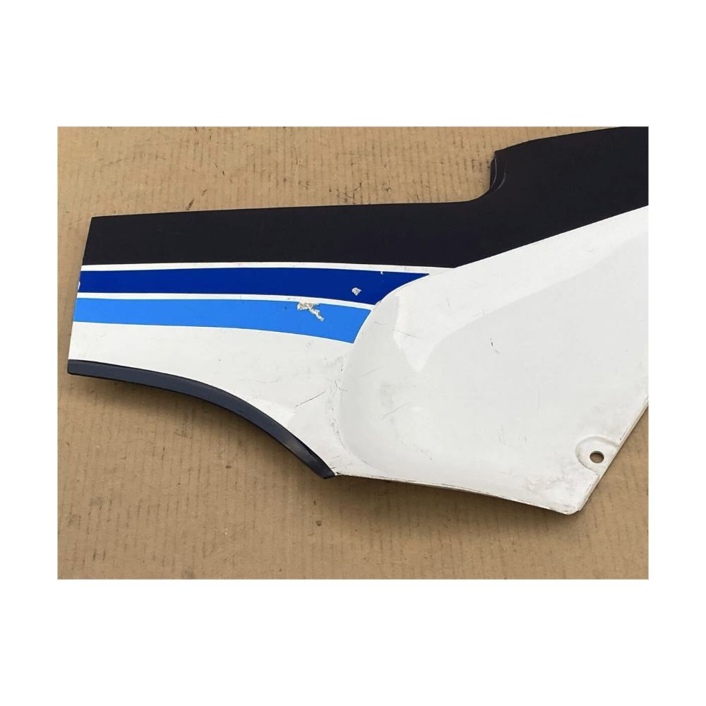 Suzuki RG250Γ GJ21B Side Cover – Right (White/Blue, 1985)