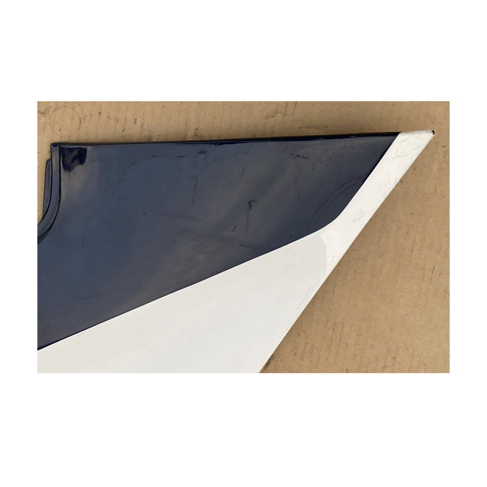 Suzuki RG250Γ GJ21B Side Cover – Right (White/Blue, 1985)