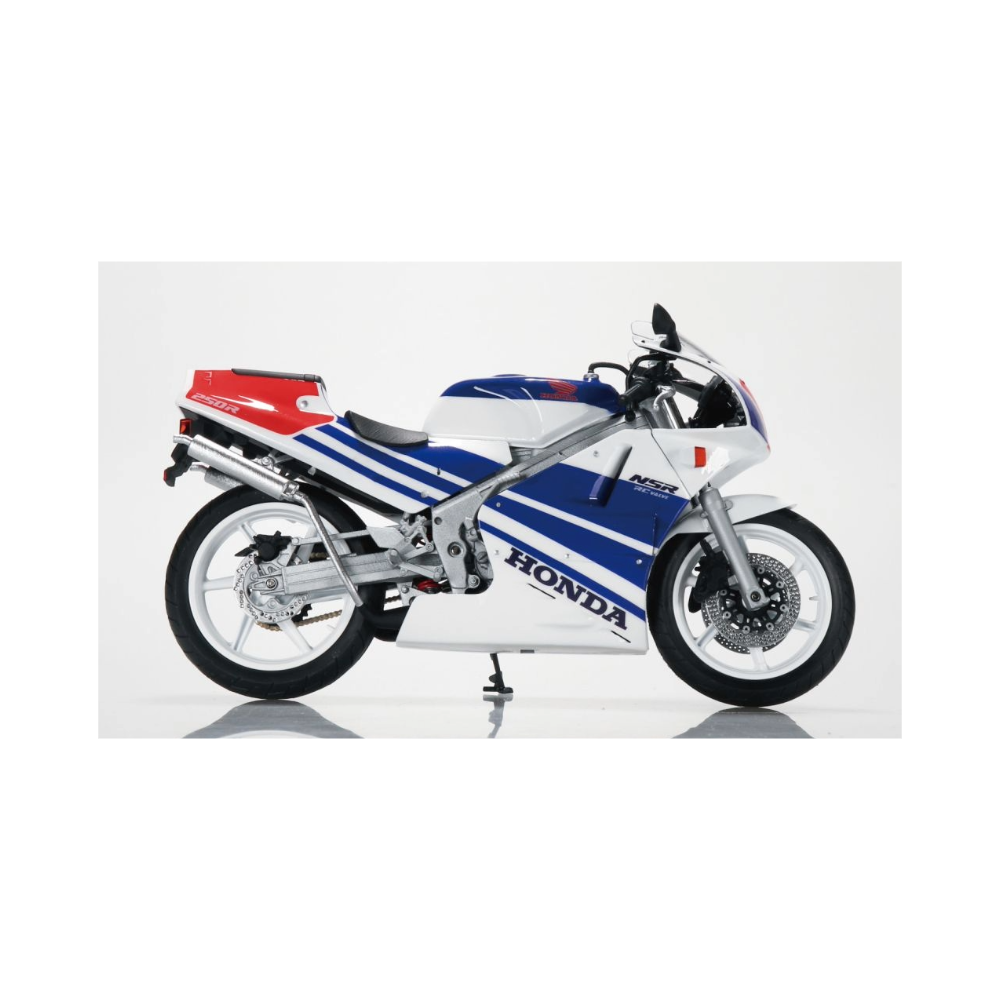 Aoshima SKYNET 1/12 Scale Complete Motorcycle Model – Honda NSR250R '89 Ross White × Terra Blue