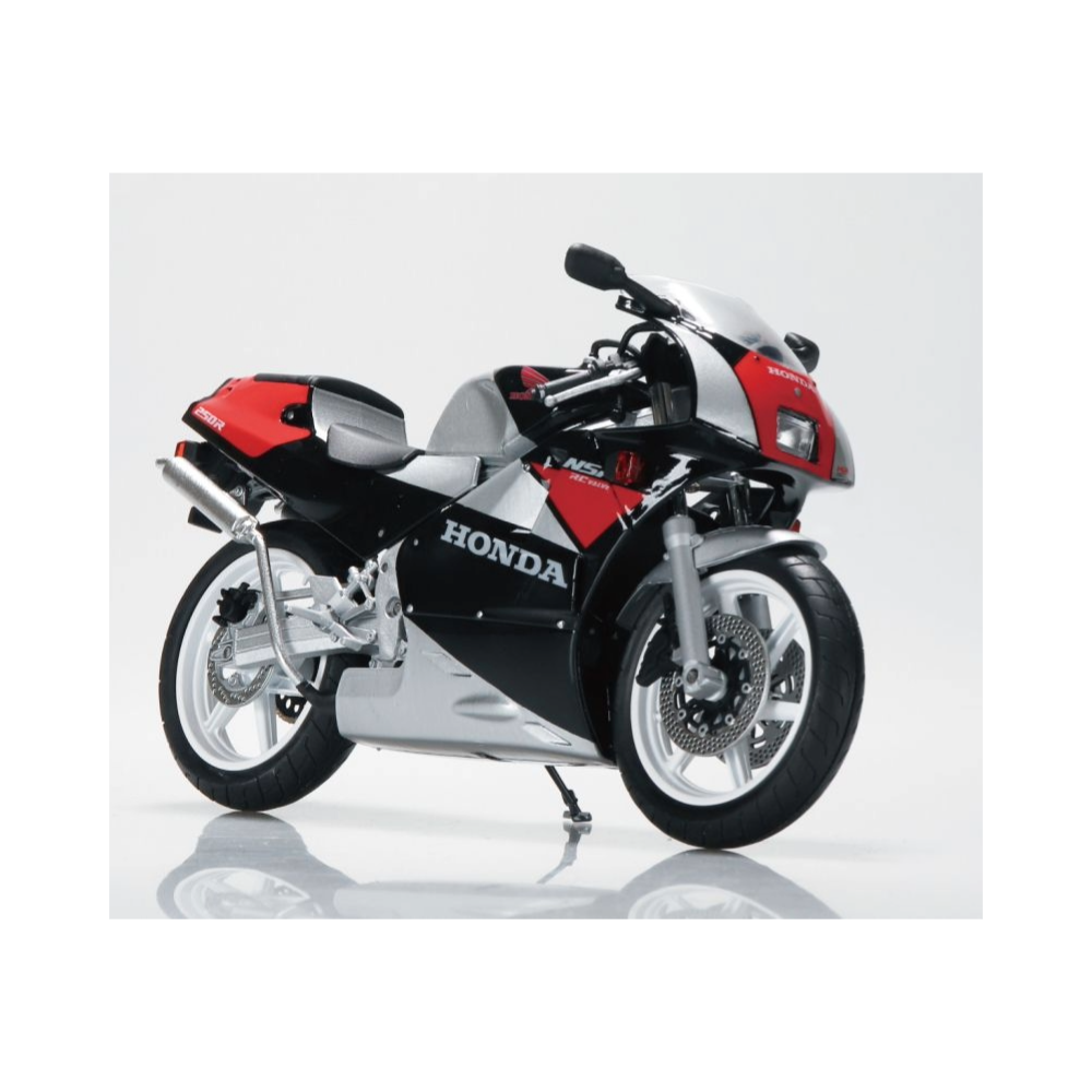 Aoshima SKYNET 1/12 Scale Fully Built Honda NSR250R '89 Black × Seed Silver Metallic