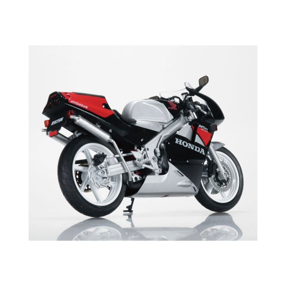Aoshima SKYNET 1/12 Scale Fully Built Honda NSR250R '89 Black × Seed Silver Metallic