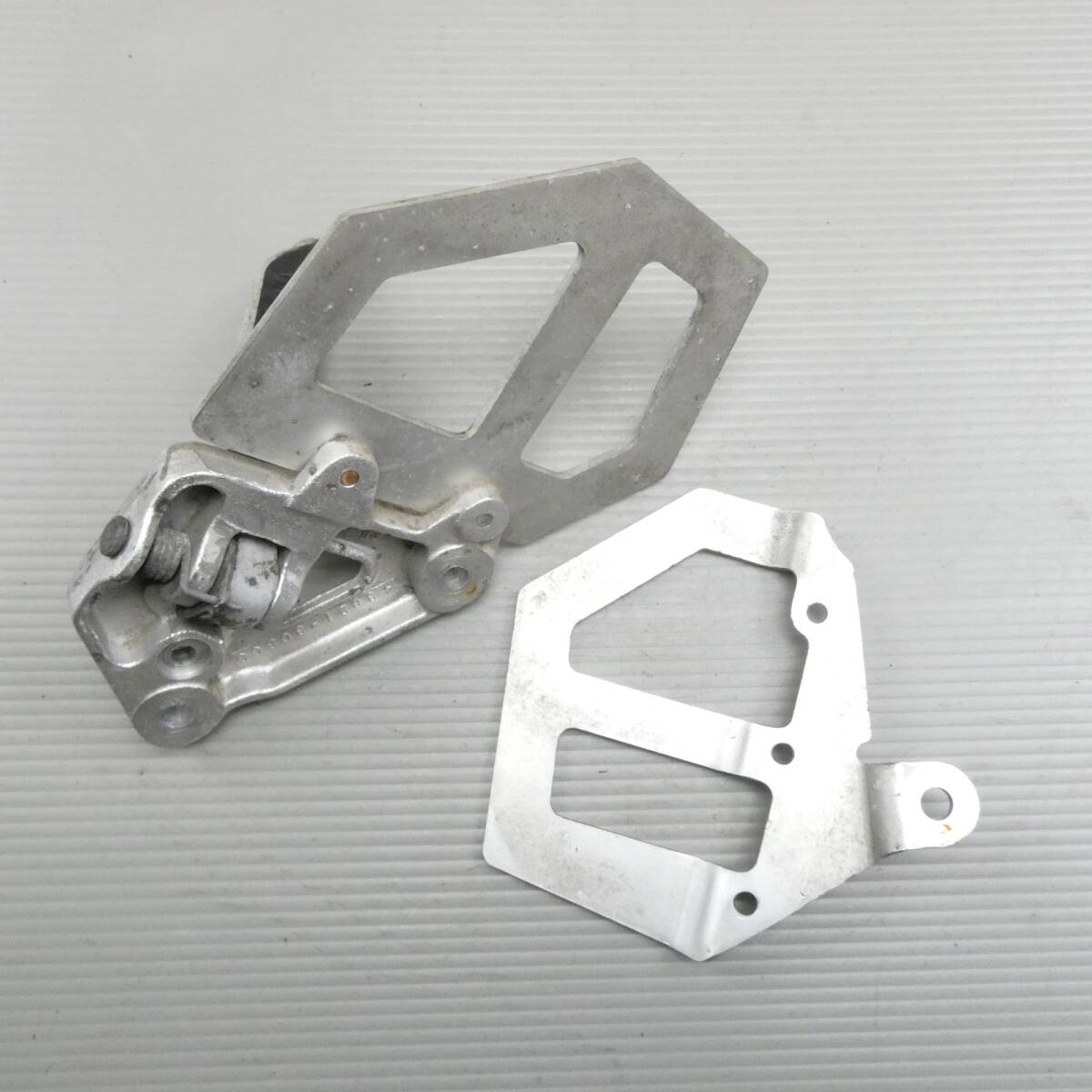 Used Genuine Main Steps, Pegs & Heel Plates – Suzuki GSX400X Impulse [GK71E]