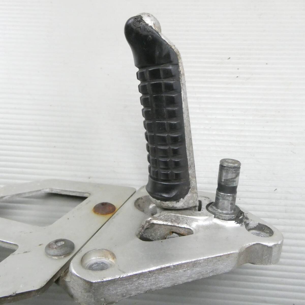 Used Genuine Main Steps, Pegs & Heel Plates – Suzuki GSX400X Impulse [GK71E]