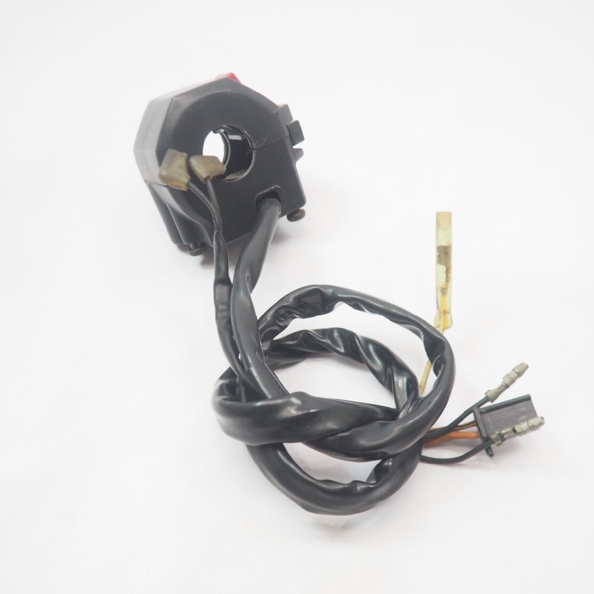 Suzuki RGV250Γ (Gamma) Right Handlebar Switch – Kill Switch | VJ21A | OEM #37200-12C00