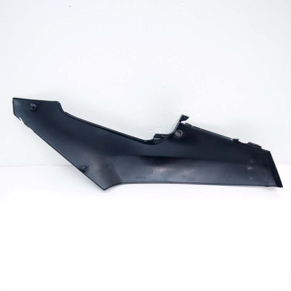 NOS Genuine Suzuki RGV250 VJ21A Right Rear Seat Cowl – 47110-12C10-0CY