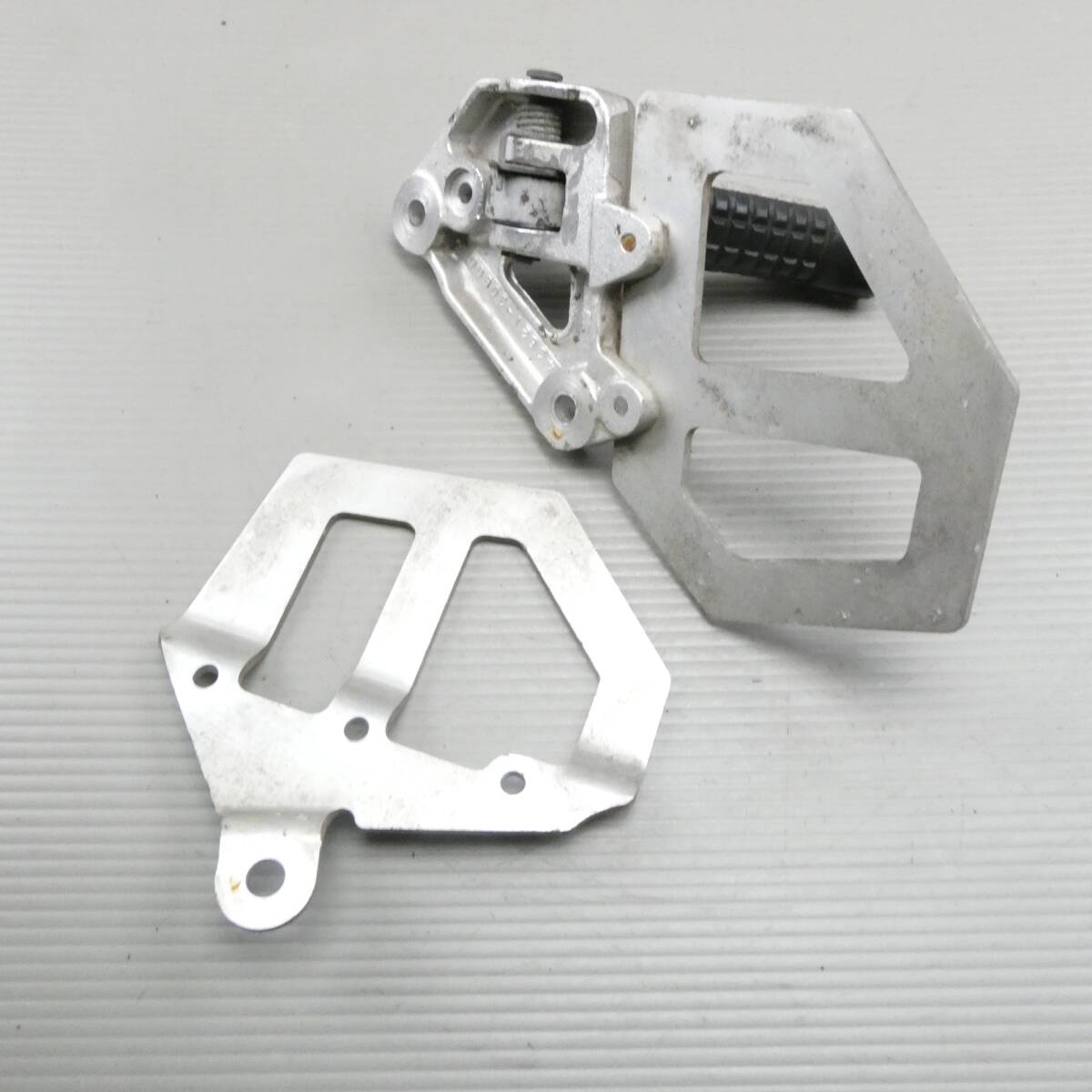 Used Genuine Main Steps, Pegs & Heel Plates – Suzuki GSX400X Impulse [GK71E]