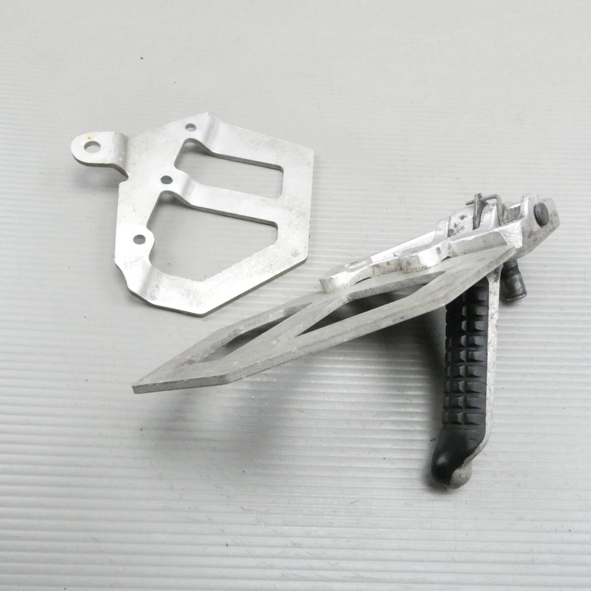 Used Genuine Main Steps, Pegs & Heel Plates – Suzuki GSX400X Impulse [GK71E]