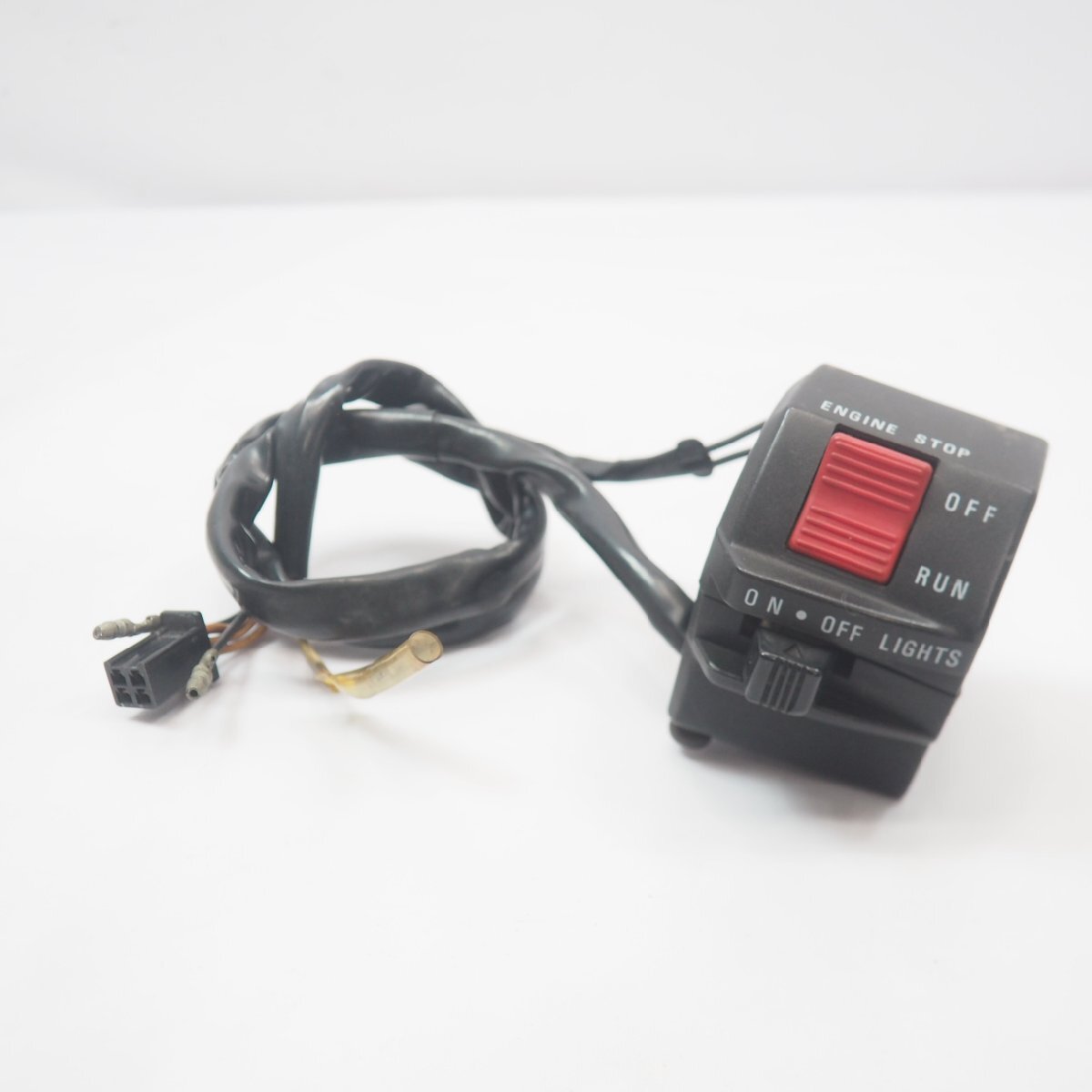 Suzuki RGV250Γ (Gamma) Right Handlebar Switch – Kill Switch | VJ21A | OEM #37200-12C00