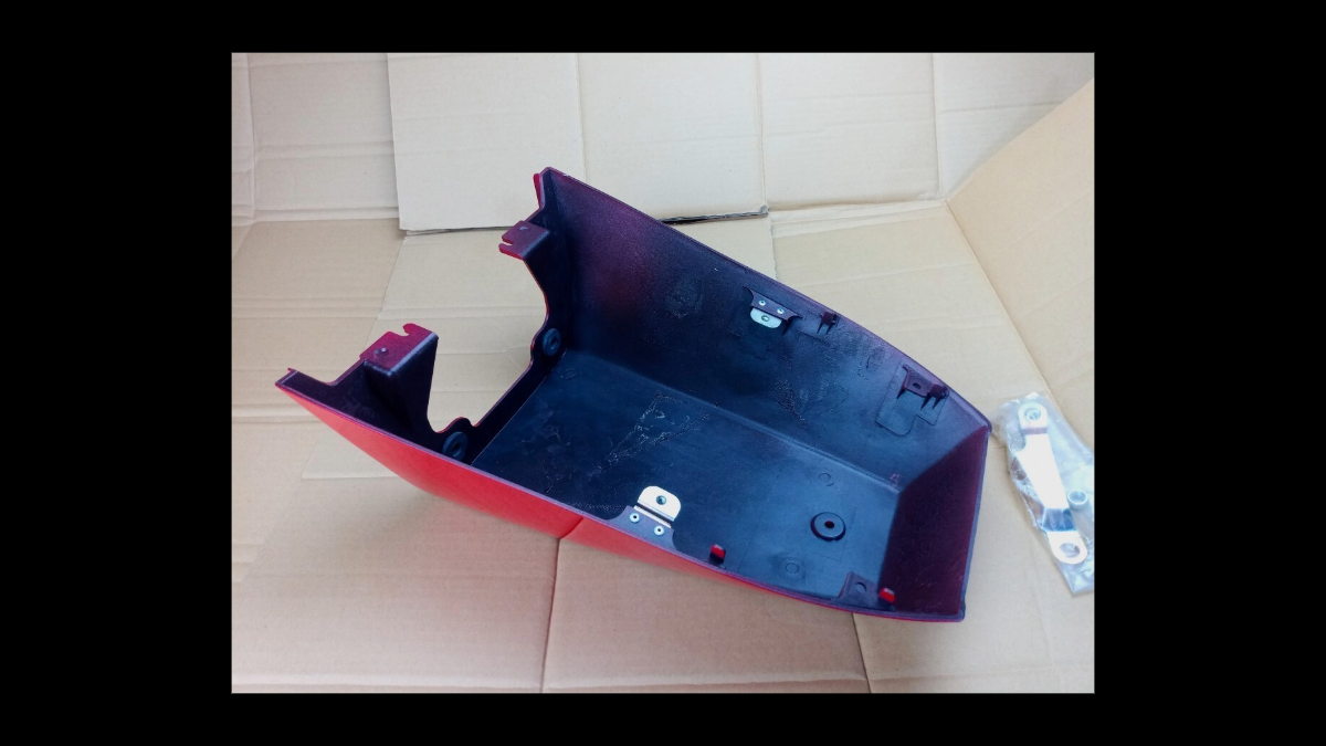 Vintage Suzuki GSX-R1100 Genuine Single Seat Cowl – K/L Model (Unused, No Backrest)