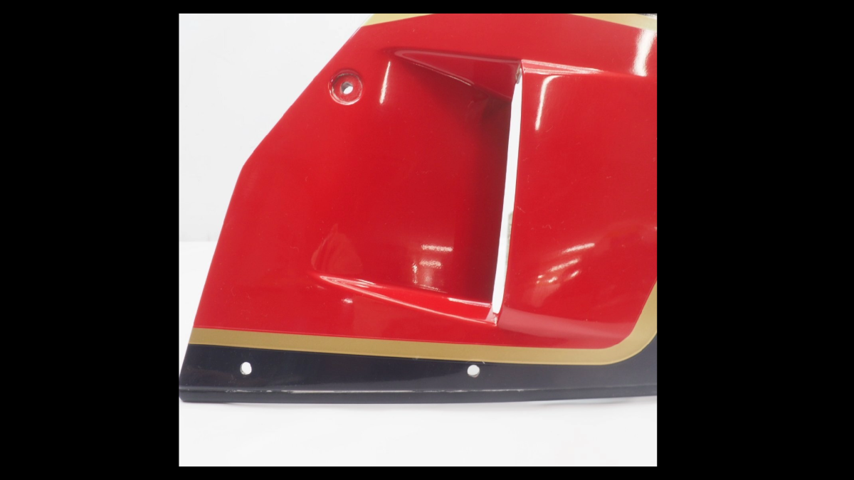 Suzuki RG250 Gamma GJ21B Genuine Right Side Middle Cowl – Walter Wolf Edition (1985) – 94430-40A30-8AU
