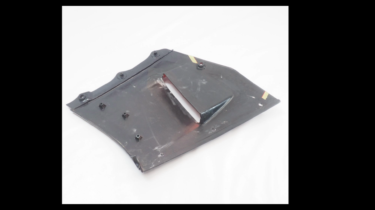 Suzuki RG250 Gamma GJ21B Genuine Right Side Middle Cowl – Walter Wolf Edition (1985) – 94430-40A30-8AU