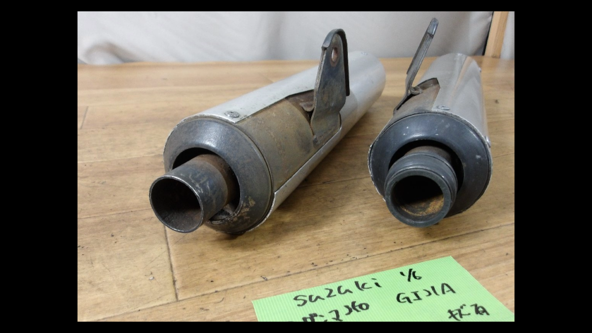 Suzuki RG250γ Gamma GJ21A Genuine Left & Right Muffler Silencers – OEM Used