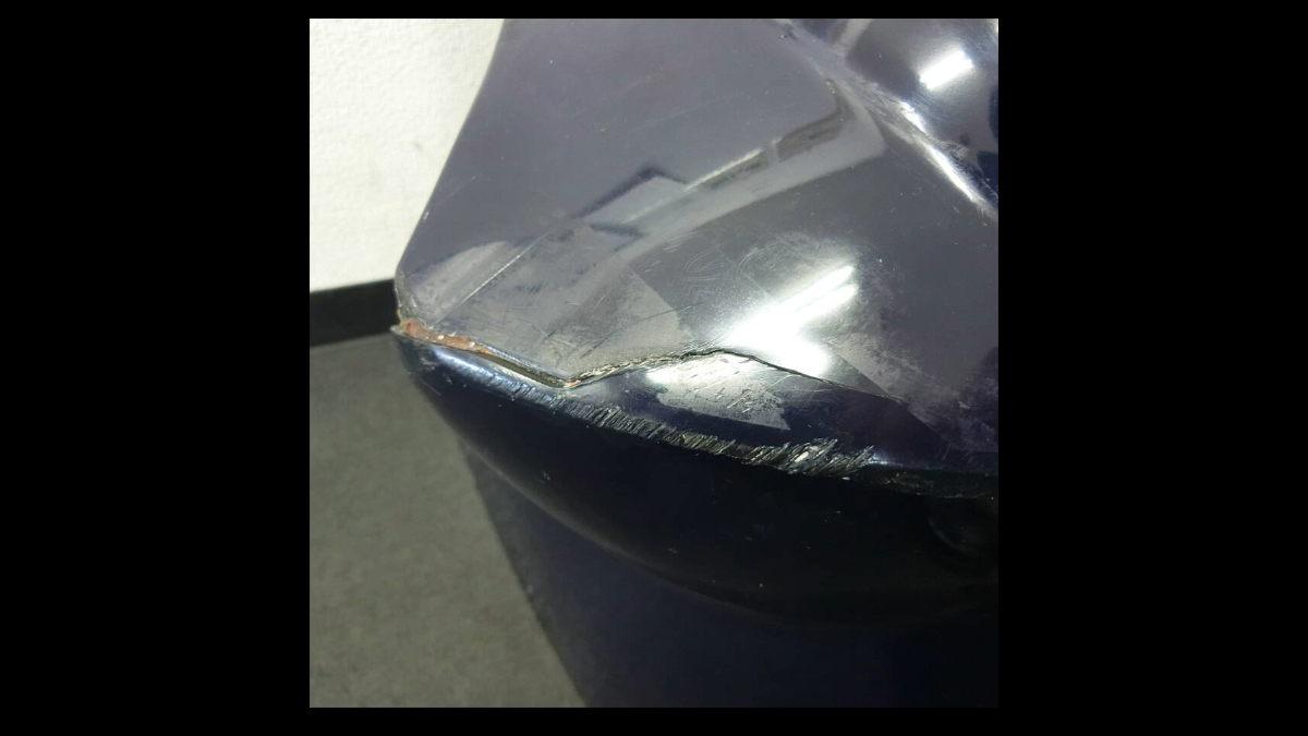Upper Front Cowl – Suzuki RG250Γ (GJ21B) Walter Wolf Edition | Damaged, Repairable