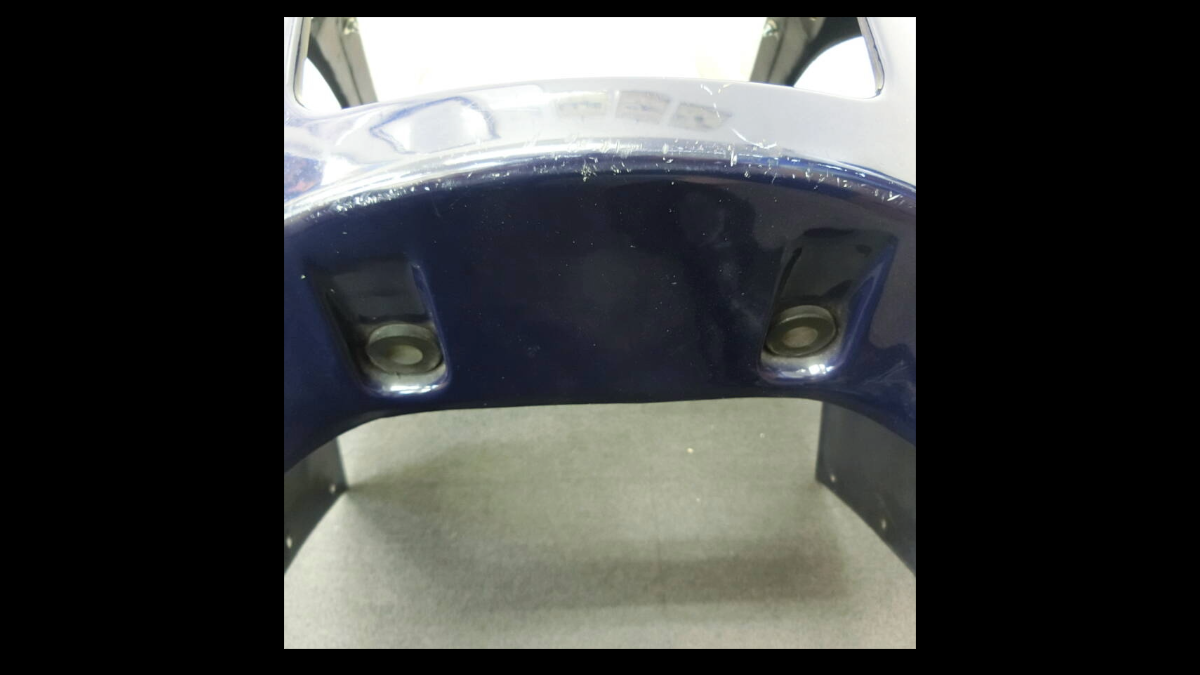 Upper Front Cowl – Suzuki RG250Γ (GJ21B) Walter Wolf Edition | Damaged, Repairable