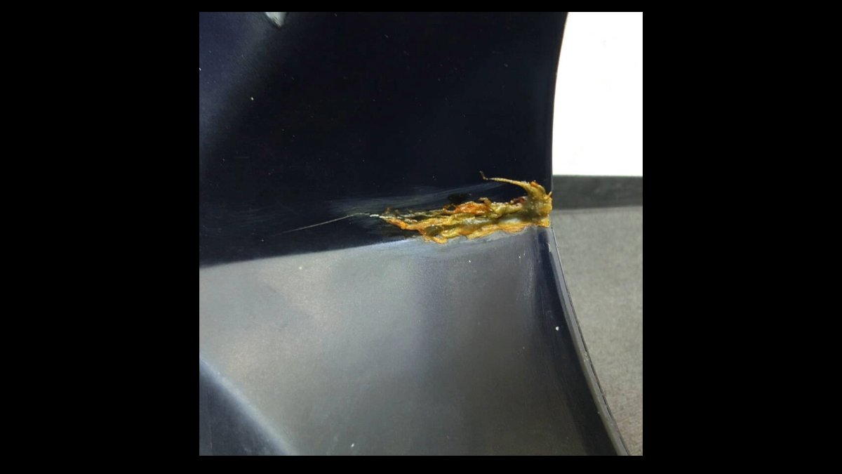 Upper Front Cowl – Suzuki RG250Γ (GJ21B) Walter Wolf Edition | Damaged, Repairable