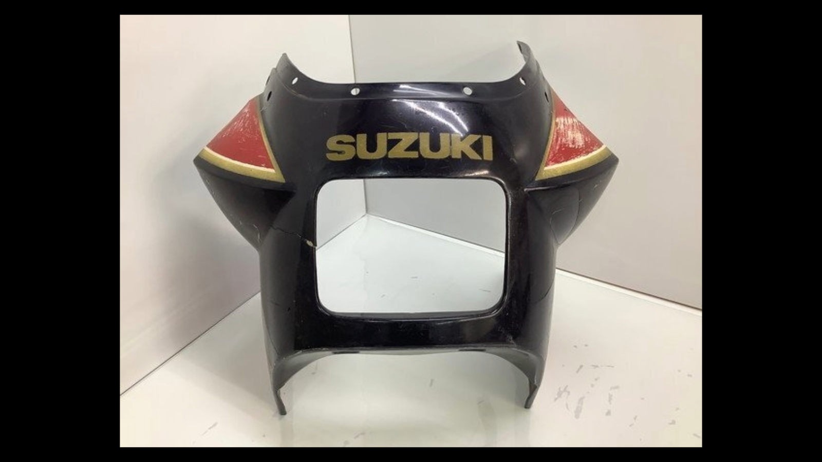 Genuine Upper / Front Cowl – Suzuki RG250Γ (GJ21B) | Needs Repair & Repaint