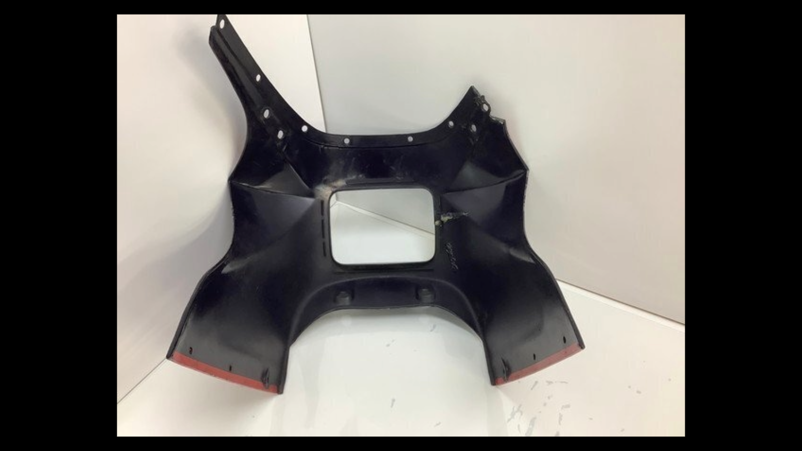 Genuine Upper / Front Cowl – Suzuki RG250Γ (GJ21B) | Needs Repair & Repaint