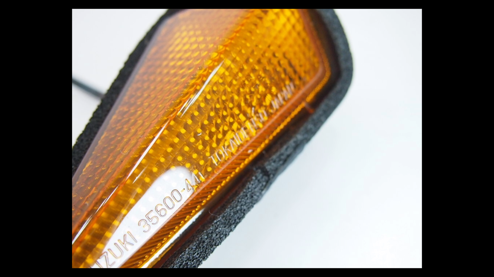 Genuine Front Left Turn Signal – Suzuki GSX750S Katana (3rd Gen / GR72A, 1984–1986)