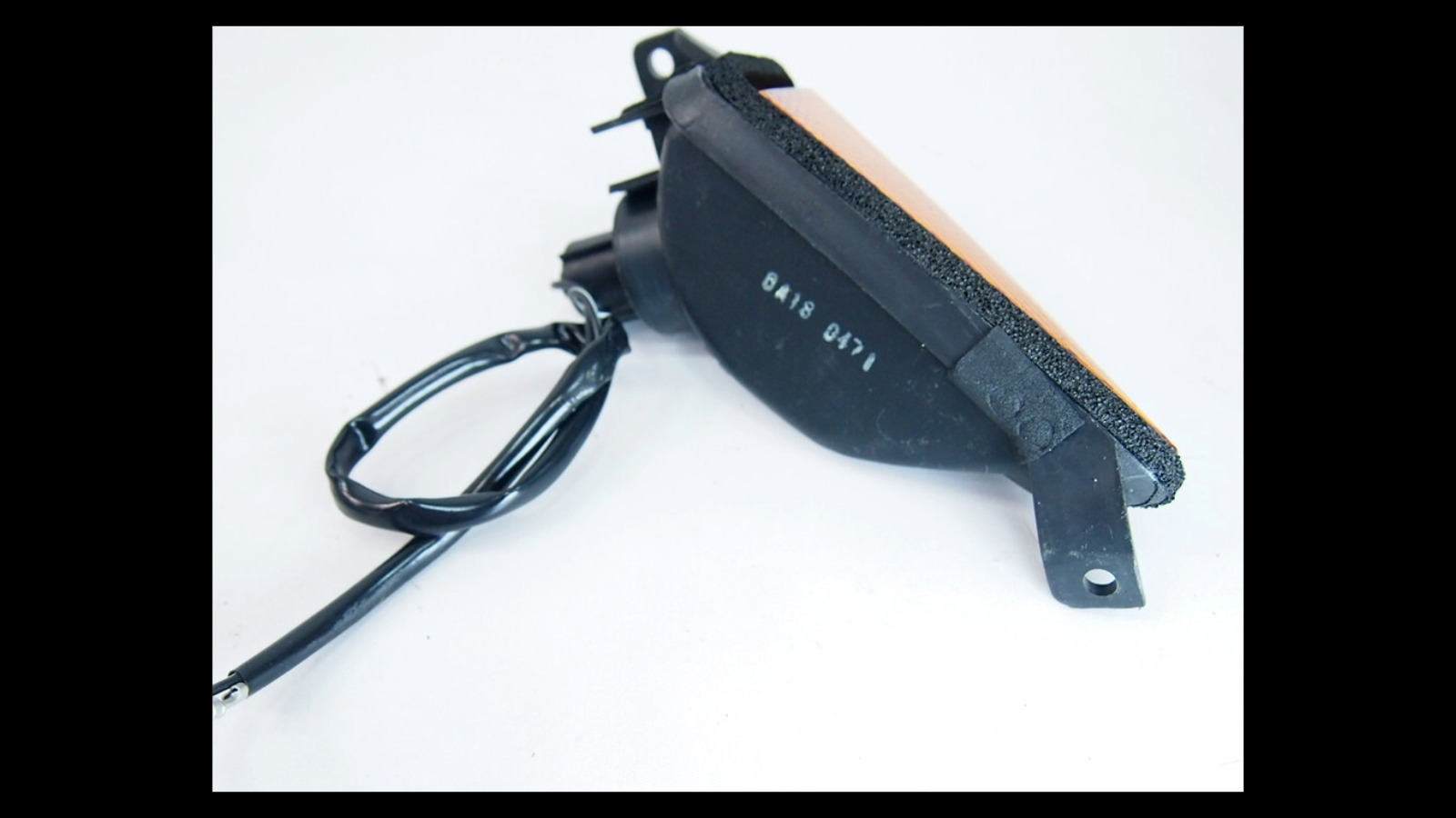 Genuine Front Left Turn Signal – Suzuki GSX750S Katana (3rd Gen / GR72A, 1984–1986)