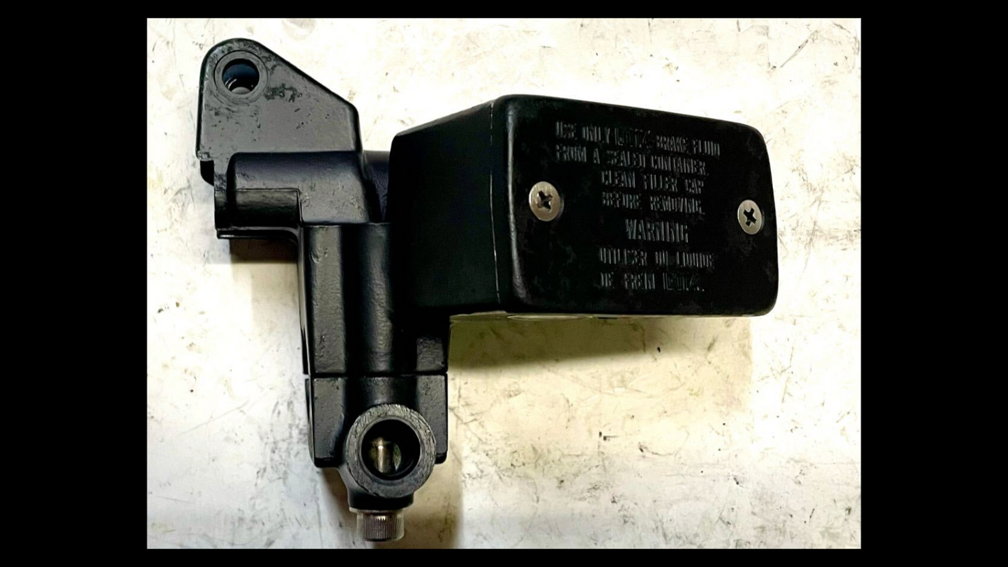 Genuine Clutch Master Cylinder with Lever – Suzuki GSX750S Katana (3rd Gen / GR72A)
