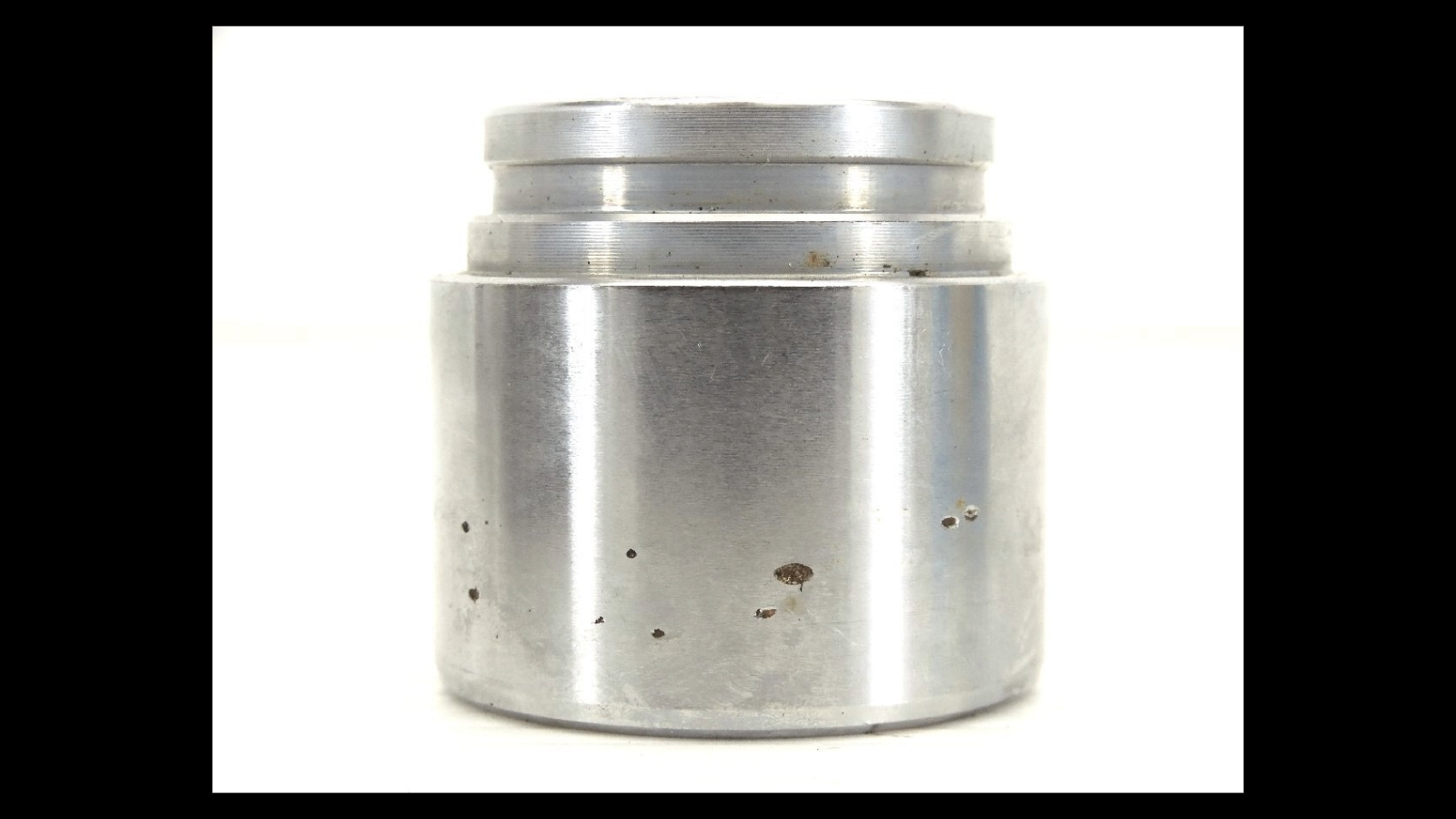 Genuine Front Brake Caliper with Support – Kawasaki Z750T / KZ750B Twin | Cleaned & Functional