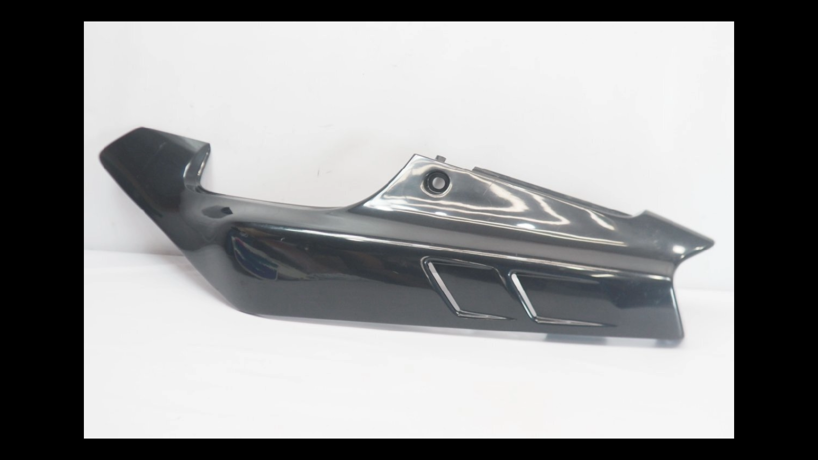 Suzuki RGV250 VJ22A Tail Cowl – Left Side (OEM)