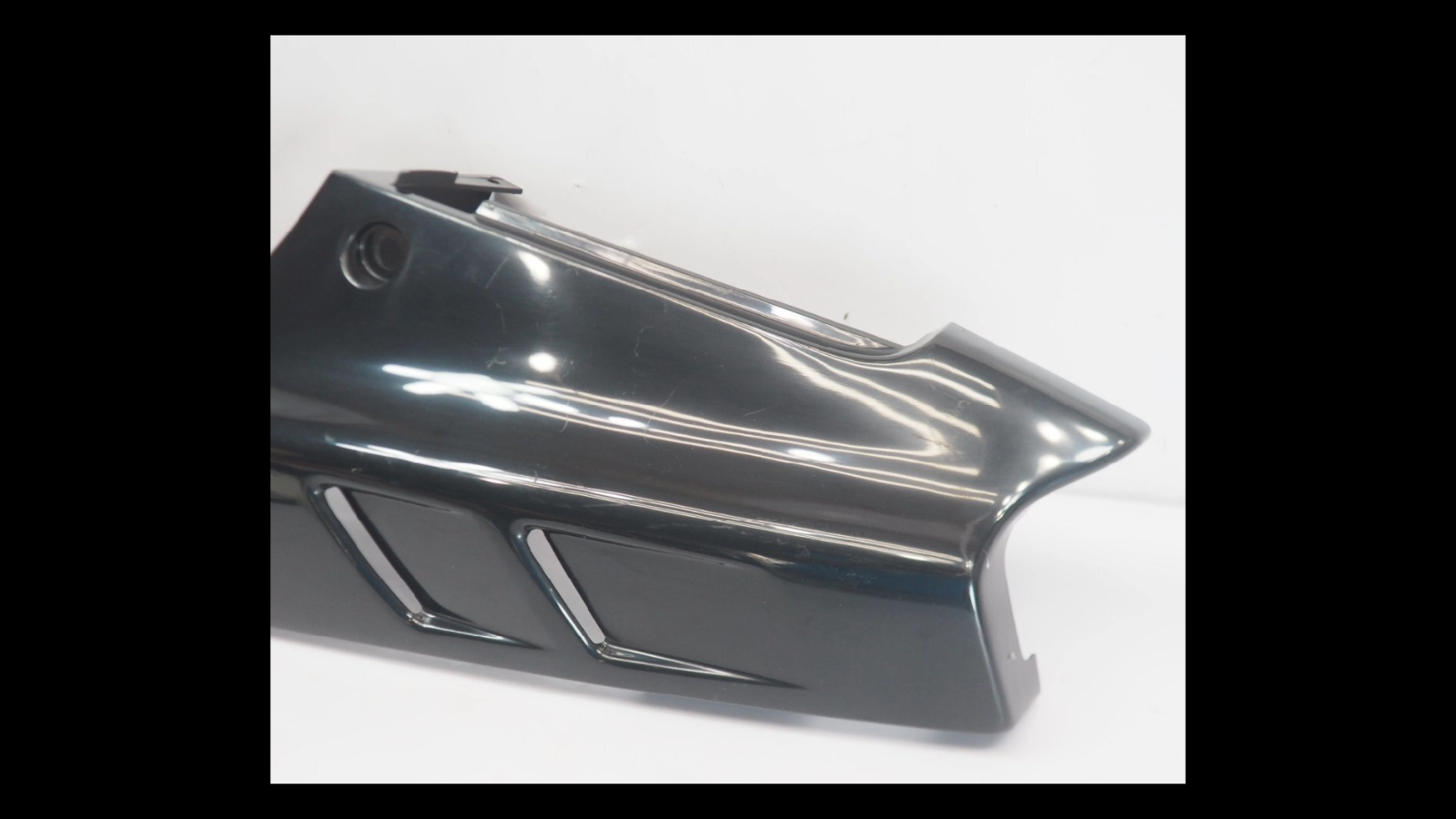 Suzuki RGV250 VJ22A Tail Cowl – Left Side (OEM)